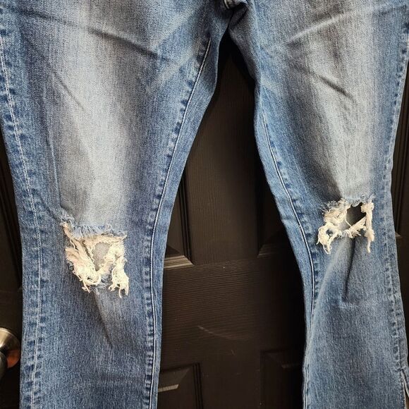 BLANKNYC 'Hoyt' Mini Boot Cut Jeans in Home Sweet 337/346 - Picture 11 of 16